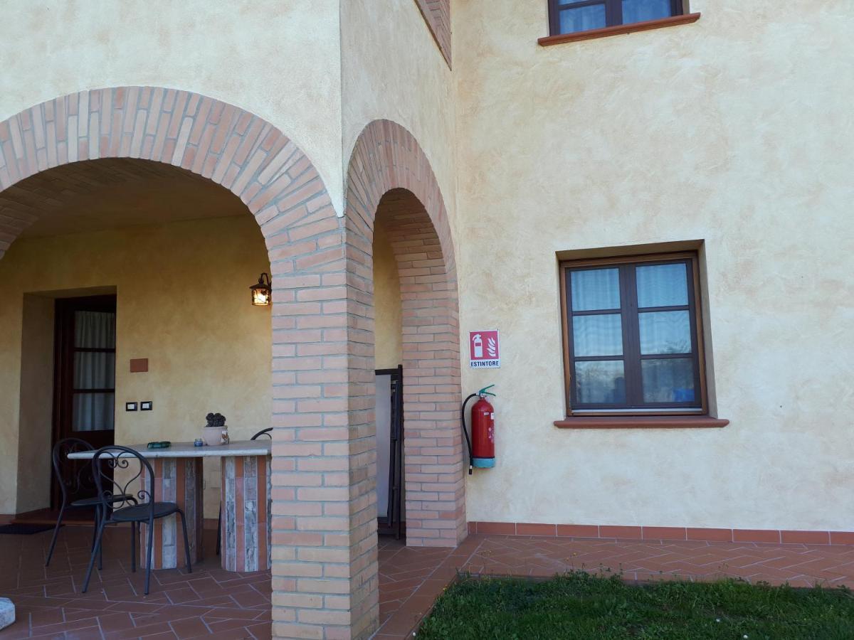 Agriturismo Montemari Villa Palaia Luaran gambar